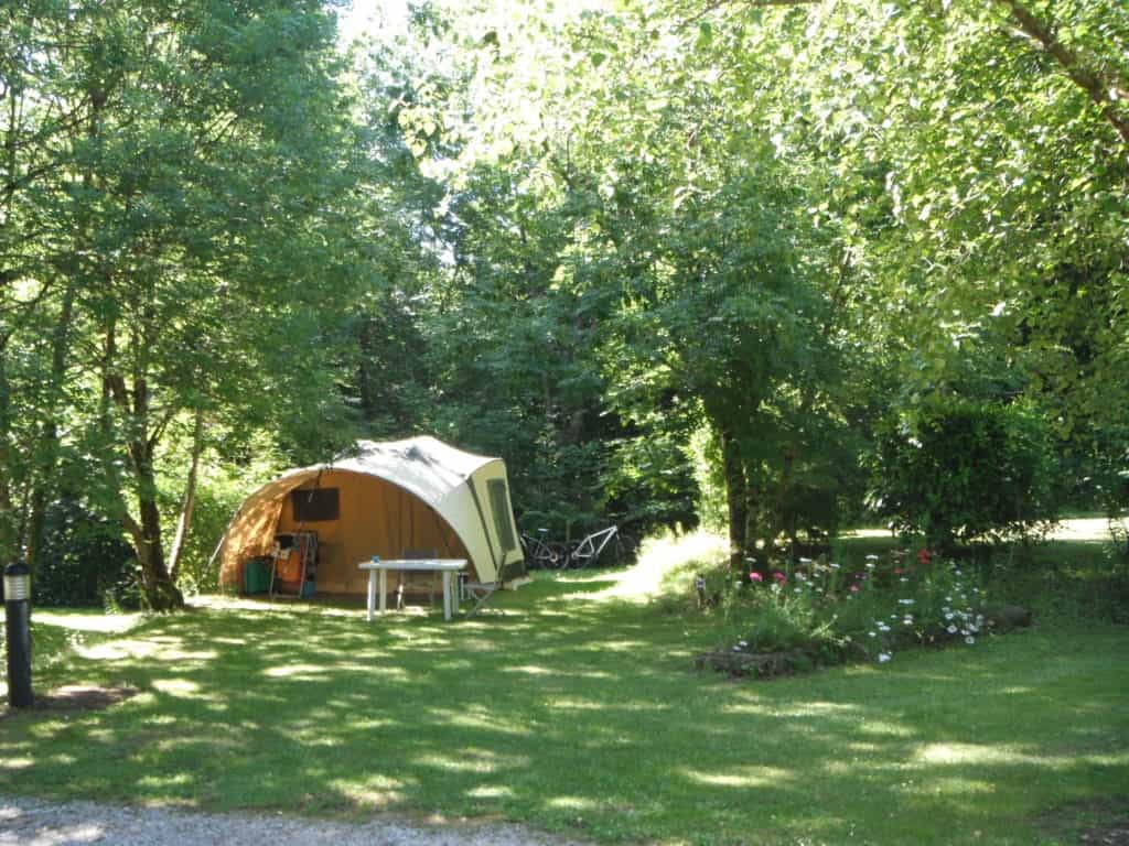 tente emplacement ombragé camping de la Rigole