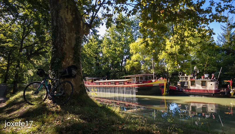 péniche sur le canal
