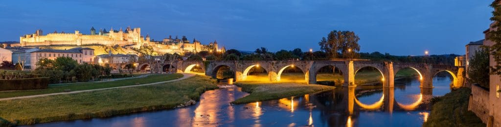 cité de carcassonne et pont de nuit